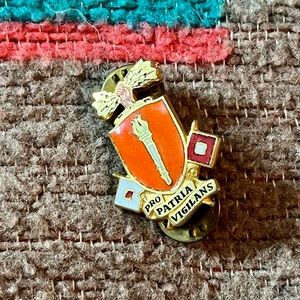 LAST CHANCE ✅ VTG 1960s US army corps signal school "pro patria vigilans" pin